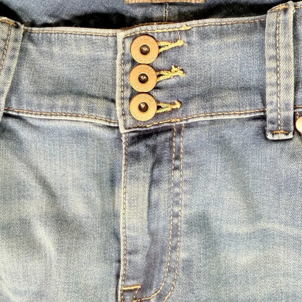 Torrid Jeggings Womens‎ 18 Reg Blue Jeans Feel the Fit Stretch Distressed Edgy